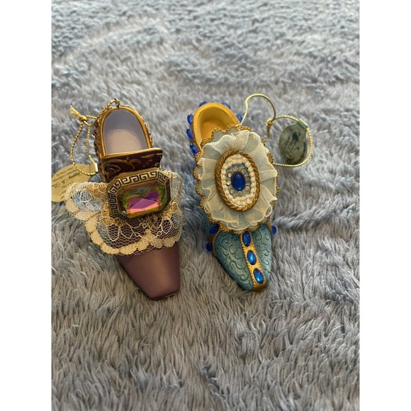 Heirloom ornaments from Ashton Drake Galleries, Collection Of 2 different‎ Shoes - Picture 1 of 5